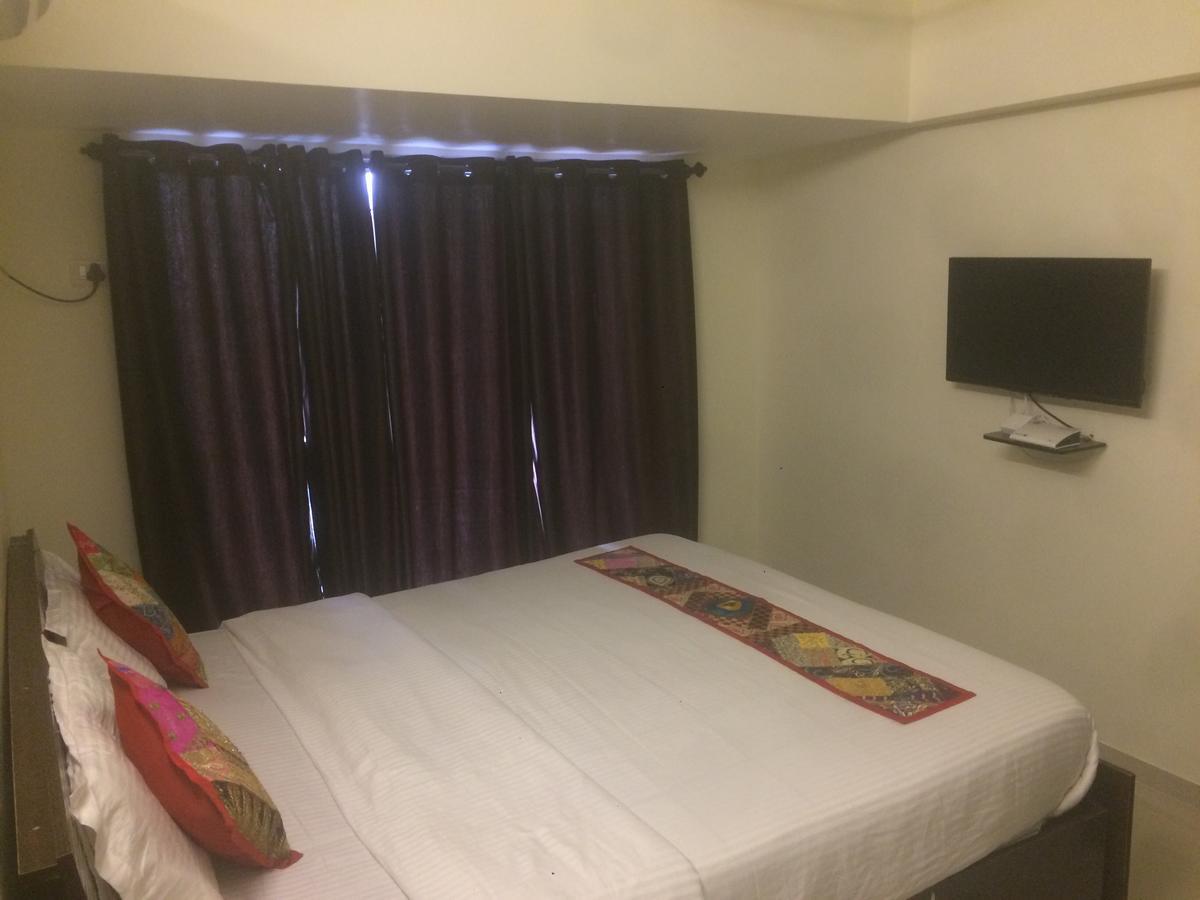 Poonam Hieghts Bombaim Exterior foto
